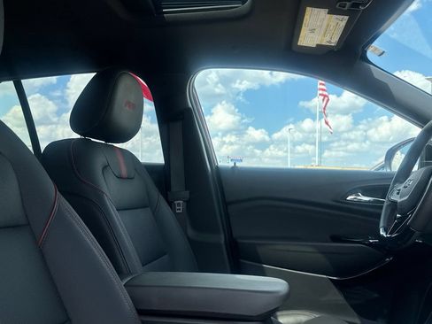 Used 2026 Chevrolet Trax RS w/ Sunroof Package FWD image 33