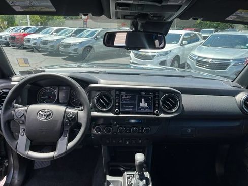 Used 2021 Toyota Tacoma TRD Off-Road w/ Technology Package AWD/4WD image 11