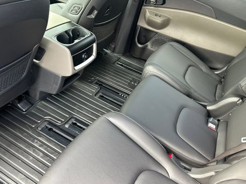 New 2026 Kia Carnival EX FWD image 13