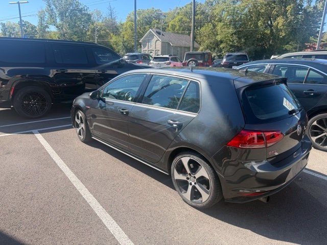 Used 2017 Volkswagen GTI SE FWD image 6