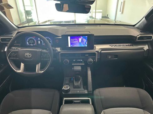 Certified 2025 Toyota Tacoma TRD Off-Road AWD/4WD image 10
