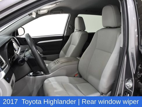 Used 2017 Toyota Highlander LE FWD image 21