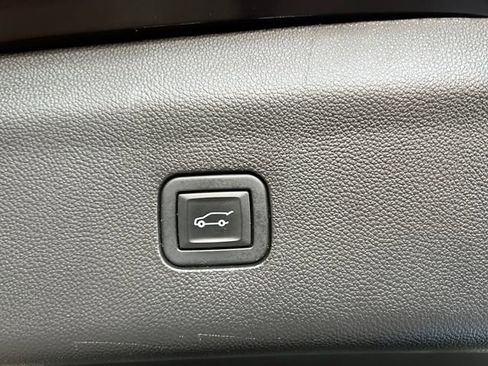 Used 2022 Buick Enclave Avenir w/ Avenir Technology Package image 15