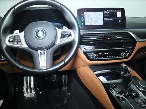 Certified 2023 BMW 530e xDrive w/ Premium Package AWD/4WD image 29