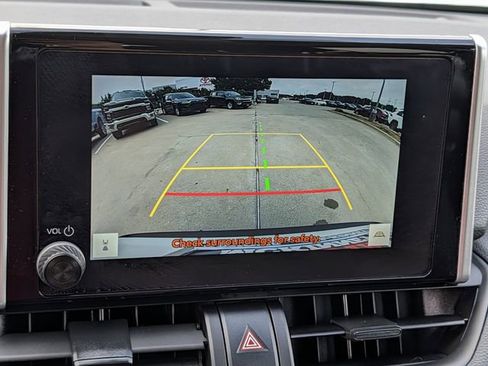 Used 2025 Toyota RAV4 XLE AWD/4WD image 18