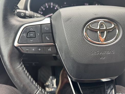 Used 2021 Toyota Highlander XLE AWD/4WD image 29
