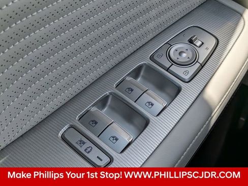Used 2025 Hyundai Palisade Calligraphy FWD image 24