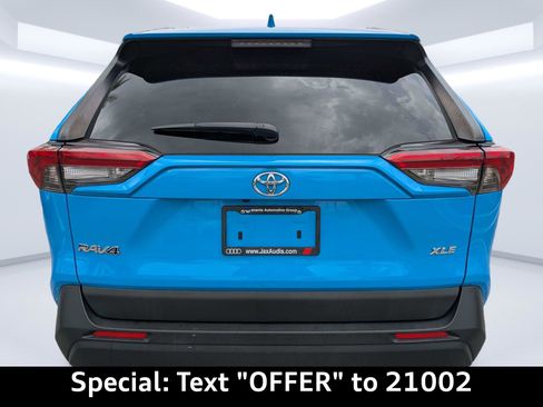 Used 2019 Toyota RAV4 XLE Premium FWD image 5