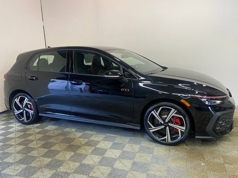 New 2026 Volkswagen GTI SE image 3