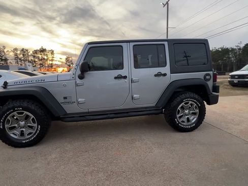 Used 2016 Jeep Wrangler Unlimited Rubicon w/ Connectivity Group image 3