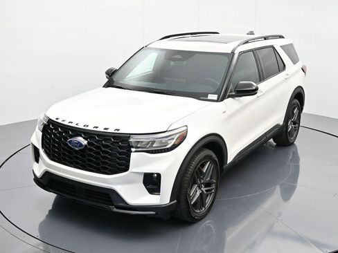 Certified 2025 Ford Explorer ST-Line w/ Premium Package image 31