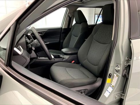 Used 2022 Toyota RAV4 XLE w/ Convenience Package image 25
