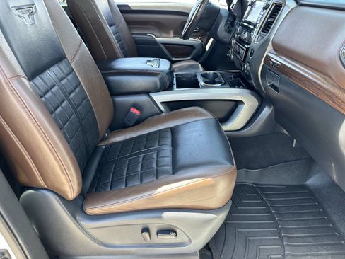 Used 2018 Nissan Titan Platinum Reserve w/ Platinum Utility Package AWD/4WD image 12
