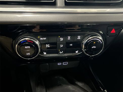 Used 2024 Chevrolet Trax ACTIV w/ Sunroof Package image 15