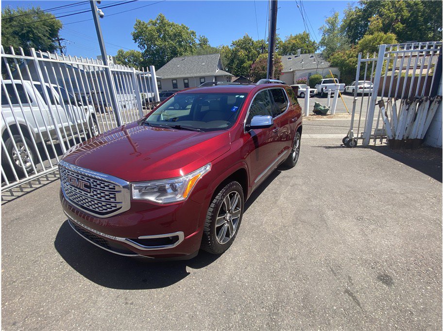 Used 2018 GMC Acadia Denali w/ Technology Package AWD/4WD image 1