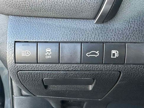 Used 2018 Toyota Camry SE FWD image 13