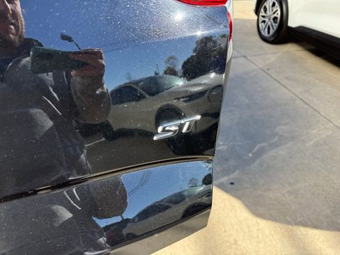 Used 2023 Buick Enclave Essence w/ Sport Touring Edition image 16