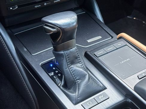 Used 2022 Lexus ES 300h w/ Premium Package image 19