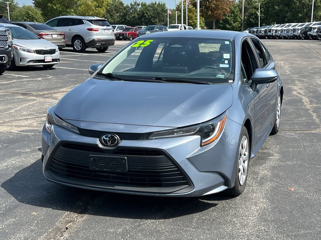 Used 2025 Toyota Corolla LE FWD image 2