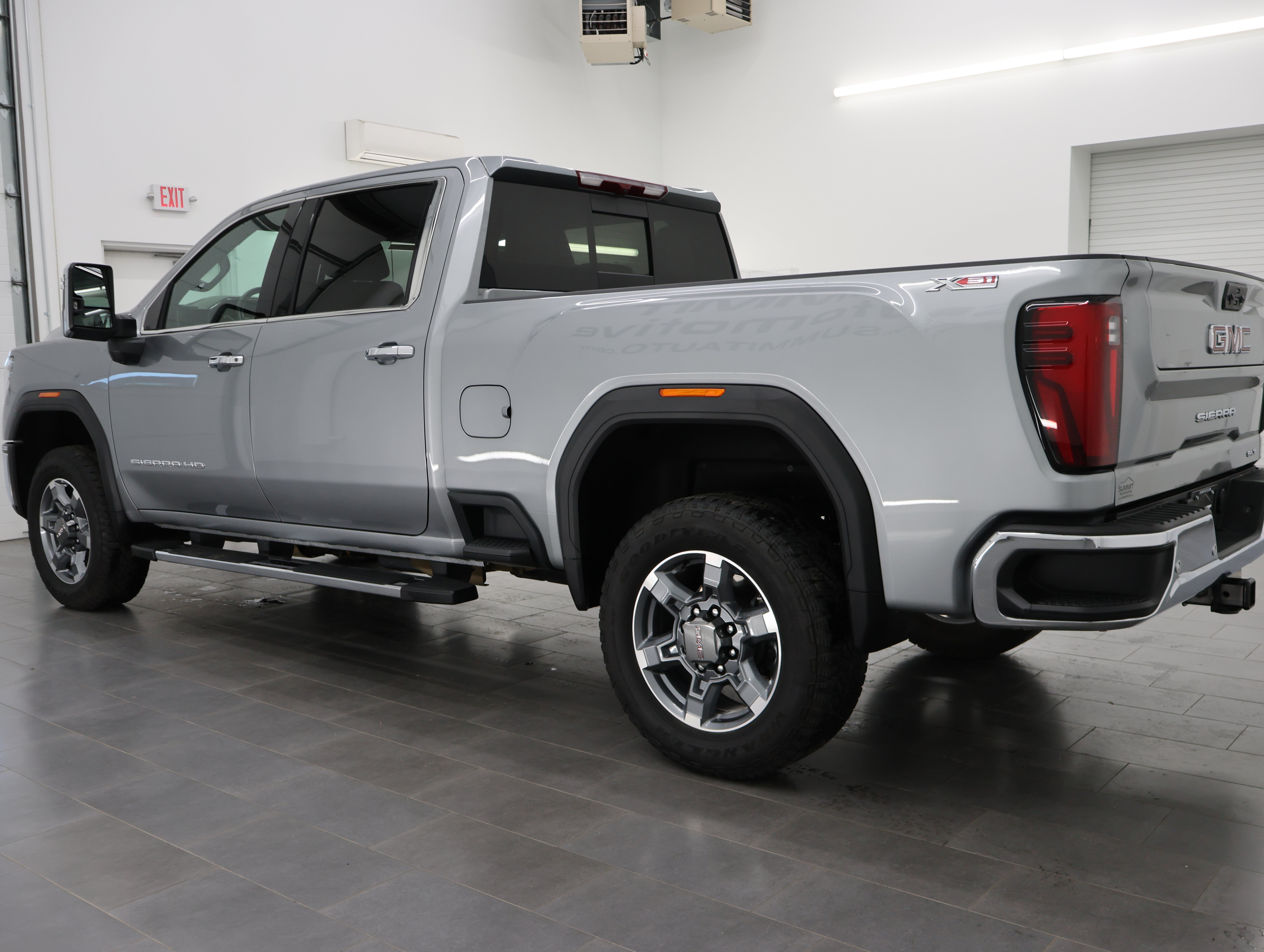 Used 2025 GMC Sierra 2500 SLT w/ SLT Premium Package AWD/4WD image 6
