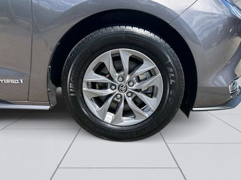 Used 2021 Toyota Sienna XLE w/ XLE Plus Package FWD image 15