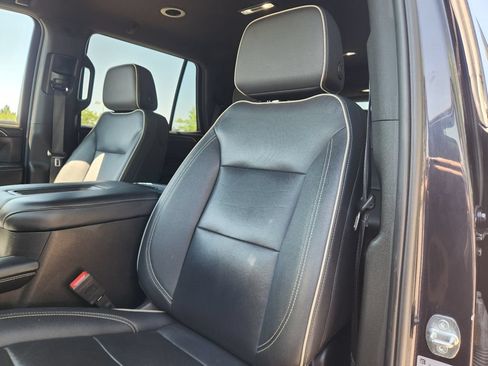 Used 2024 GMC Yukon SLT AWD/4WD image 12