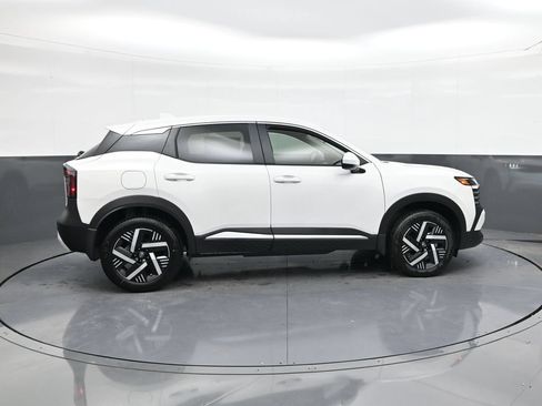 Used 2025 Nissan Kicks SV FWD image 11