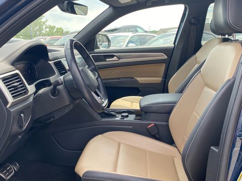 Certified 2022 Volkswagen Atlas Cross Sport SEL R-Line AWD/4WD image 14