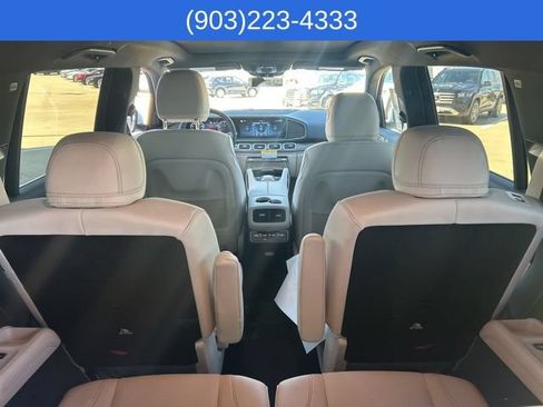 Used 2025 Mercedes-Benz GLS 450 4MATIC image 14