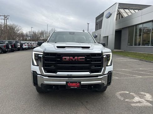 Used 2024 GMC Sierra 2500 Pro w/ Convenience Package image 2
