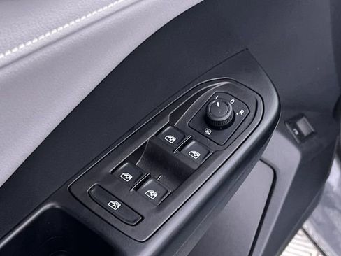 Used 2024 Volkswagen Taos SE image 13