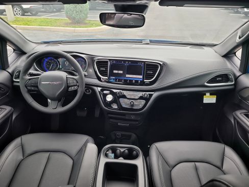 New 2026 Chrysler Pacifica Select image 13