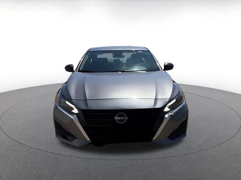 Used 2025 Nissan Altima 2.5 SV FWD image 4