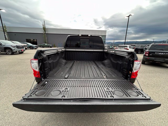 Used 2018 Nissan Titan SL w/ Chrome Package AWD/4WD image 12