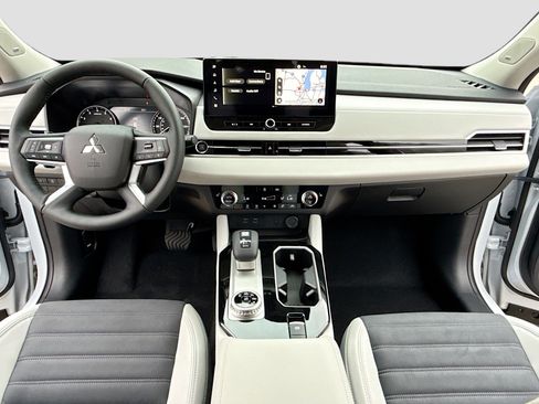 New 2026 Mitsubishi Outlander SE AWD/4WD image 3