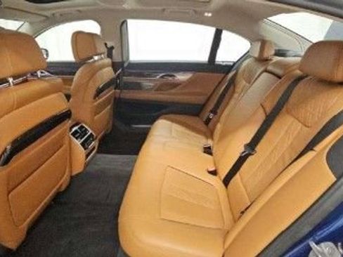 Used 2022 BMW 750i xDrive w/ Executive Package image 5