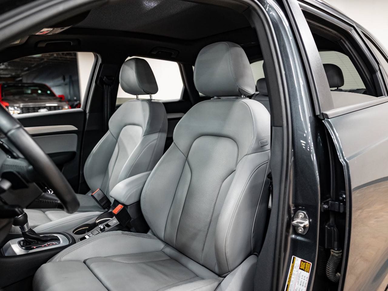 Used 2018 Audi Q3 2.0T Premium w/ Convenience Package AWD/4WD image 8