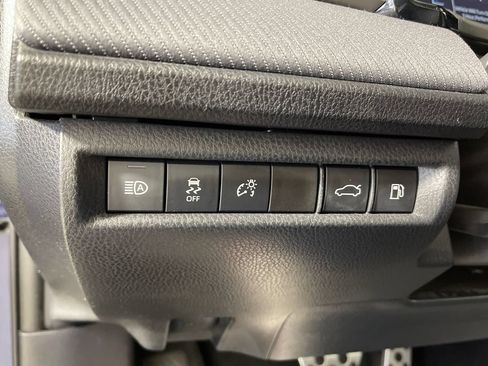 Used 2025 Toyota Camry SE FWD image 28