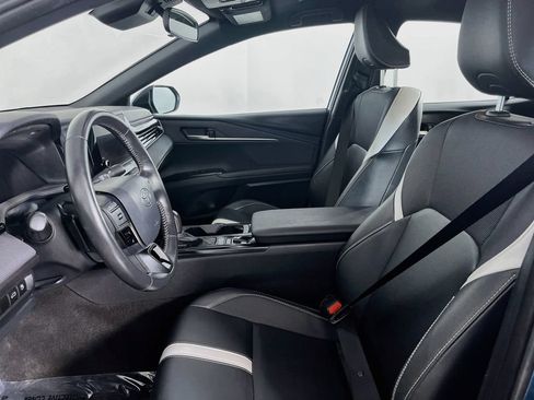 Used 2025 Toyota Camry SE FWD image 28