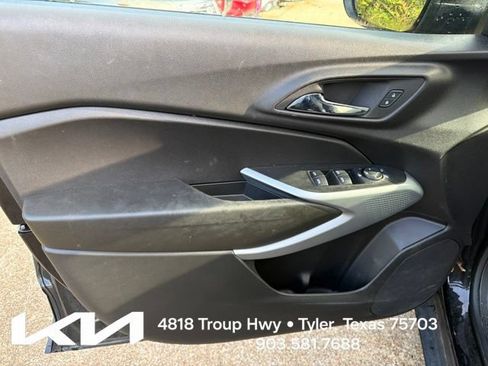 Used 2024 Chevrolet Trax RS FWD image 14