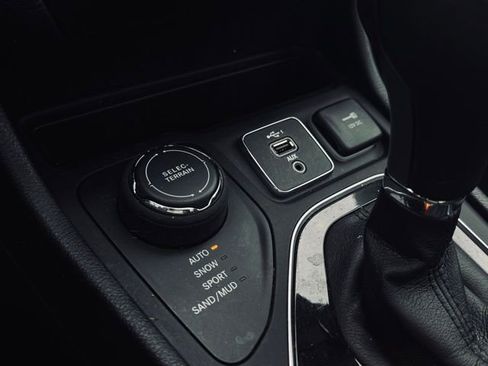 Certified 2022 Jeep Cherokee Limited image 34