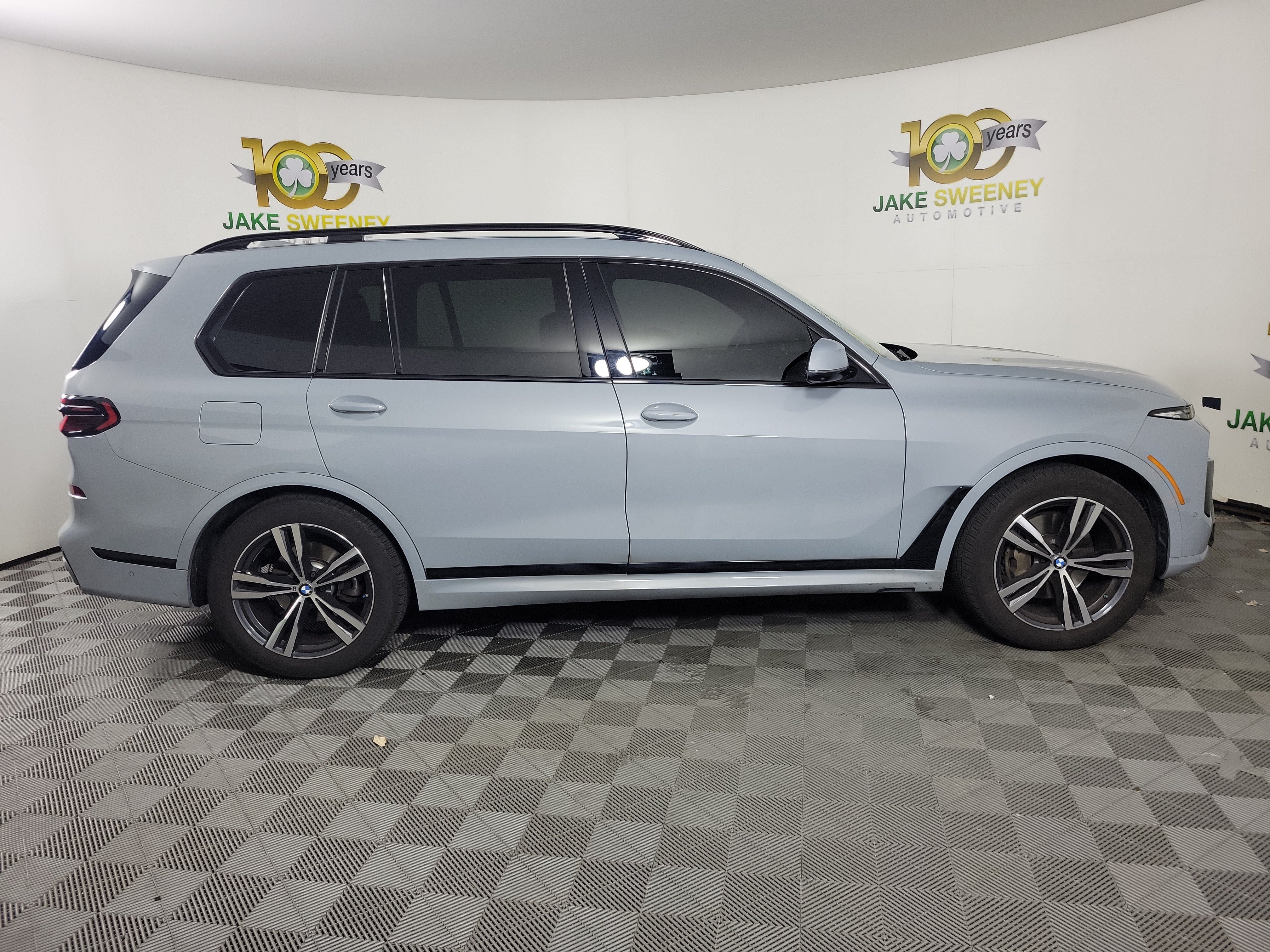 Certified 2024 BMW X7 xDrive40i w/ M Sport Package AWD/4WD image 4