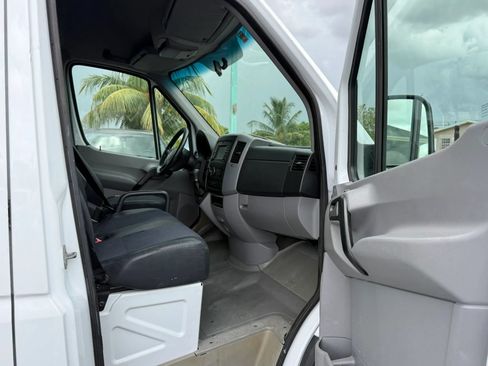 Used 2014 Mercedes-Benz Sprinter 2500 image 18