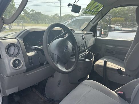 Used 2010 Ford E-150 and Econoline 150 image 5