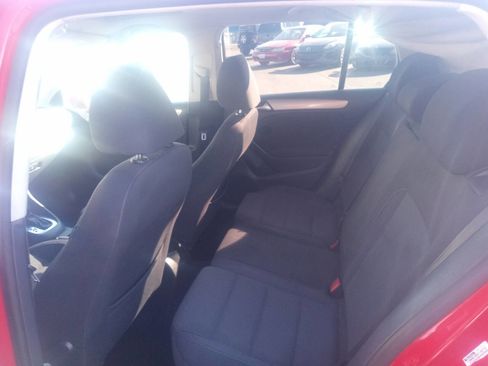 Used 2011 Volkswagen Golf 4-Door image 8