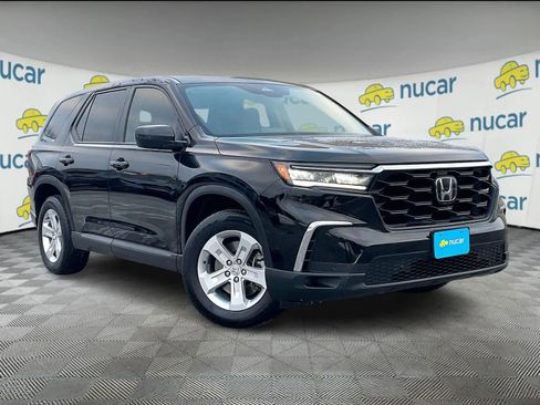 Used 2023 Honda Pilot LX image 1