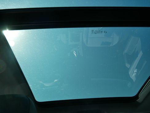 New 2025 Volkswagen Tiguan SE R-Line image 8