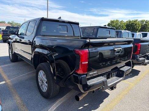 Used 2024 Toyota Tacoma SR5 AWD/4WD image 5