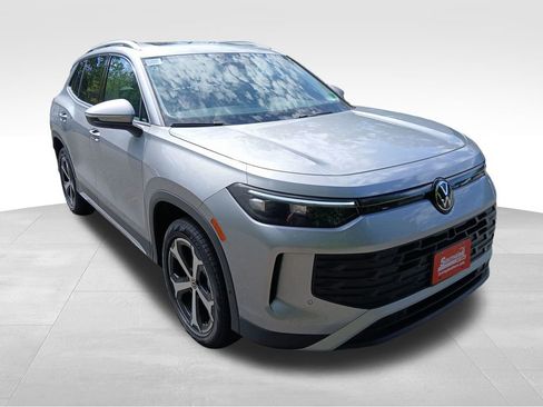 New 2025 Volkswagen Tiguan SE image 7