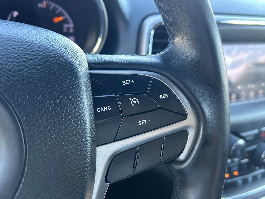 Used 2021 Jeep Grand Cherokee Laredo AWD/4WD image 22